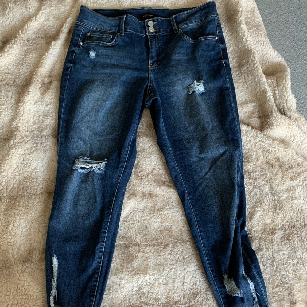 Refuge Charlotte Russe Skinny Cropped Jeans
